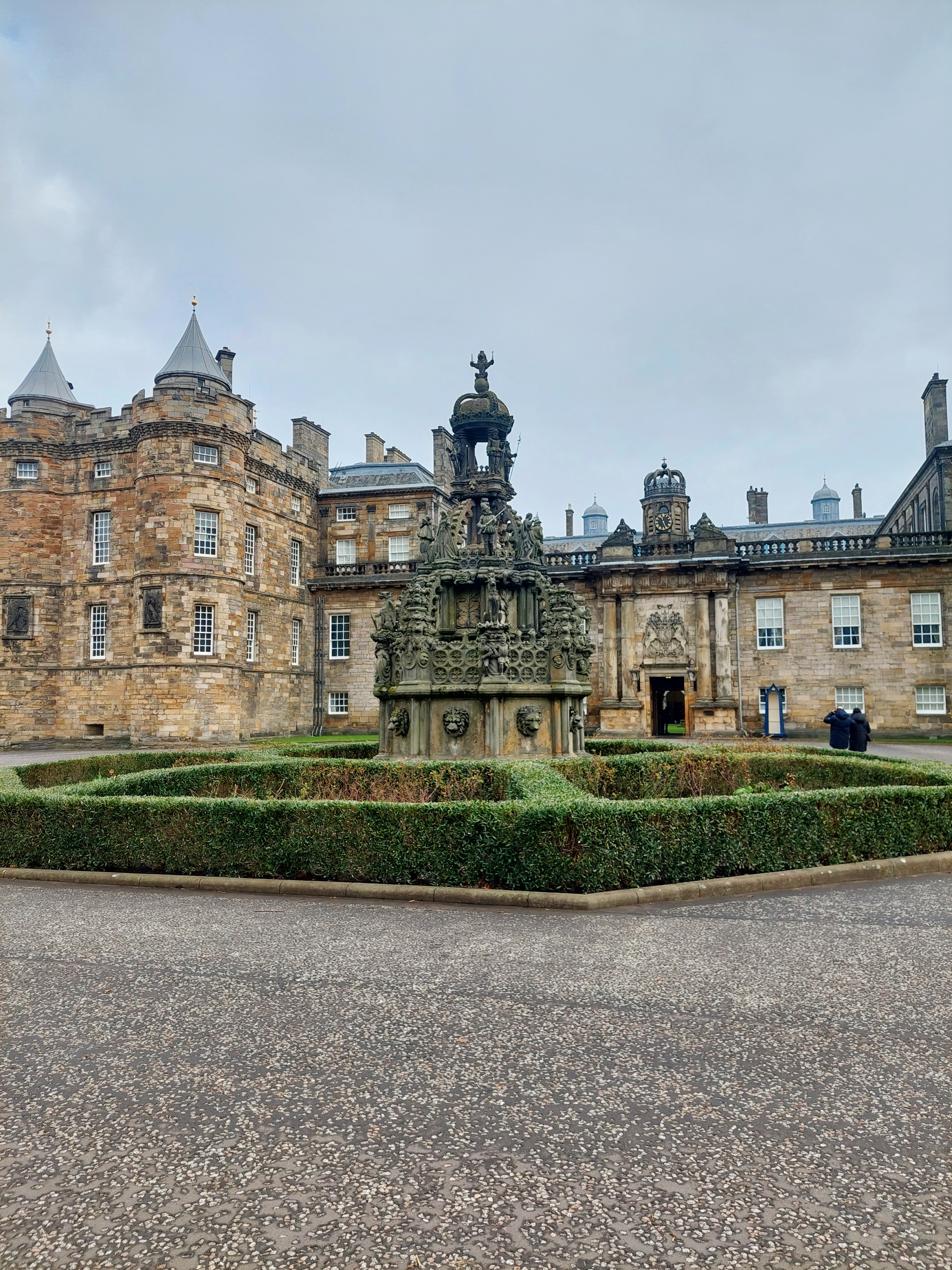 Visitor's Guide to Edinburgh's Palace of Holyroodhouse