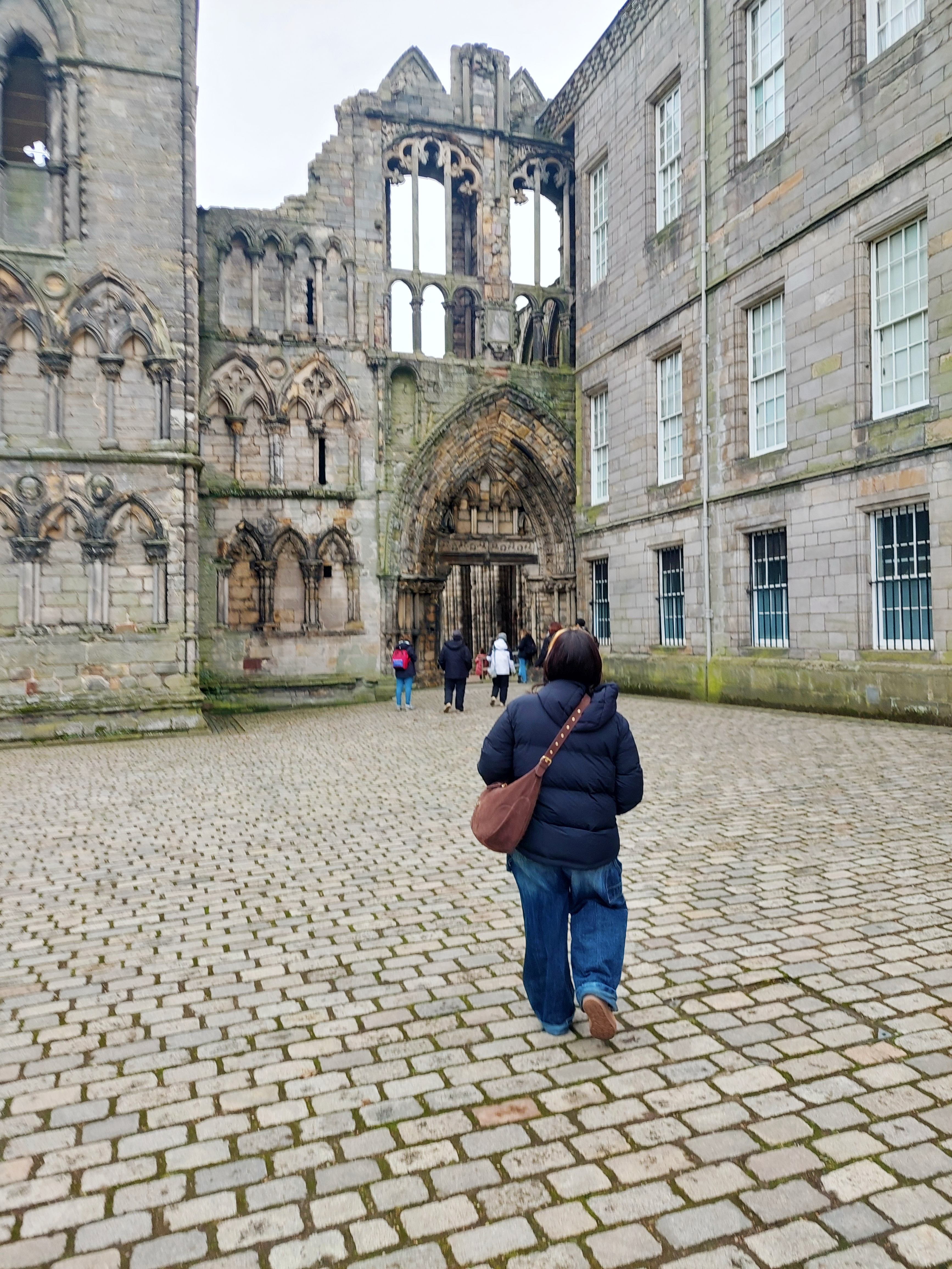 Visitor's Guide to Edinburgh's Palace of Holyroodhouse