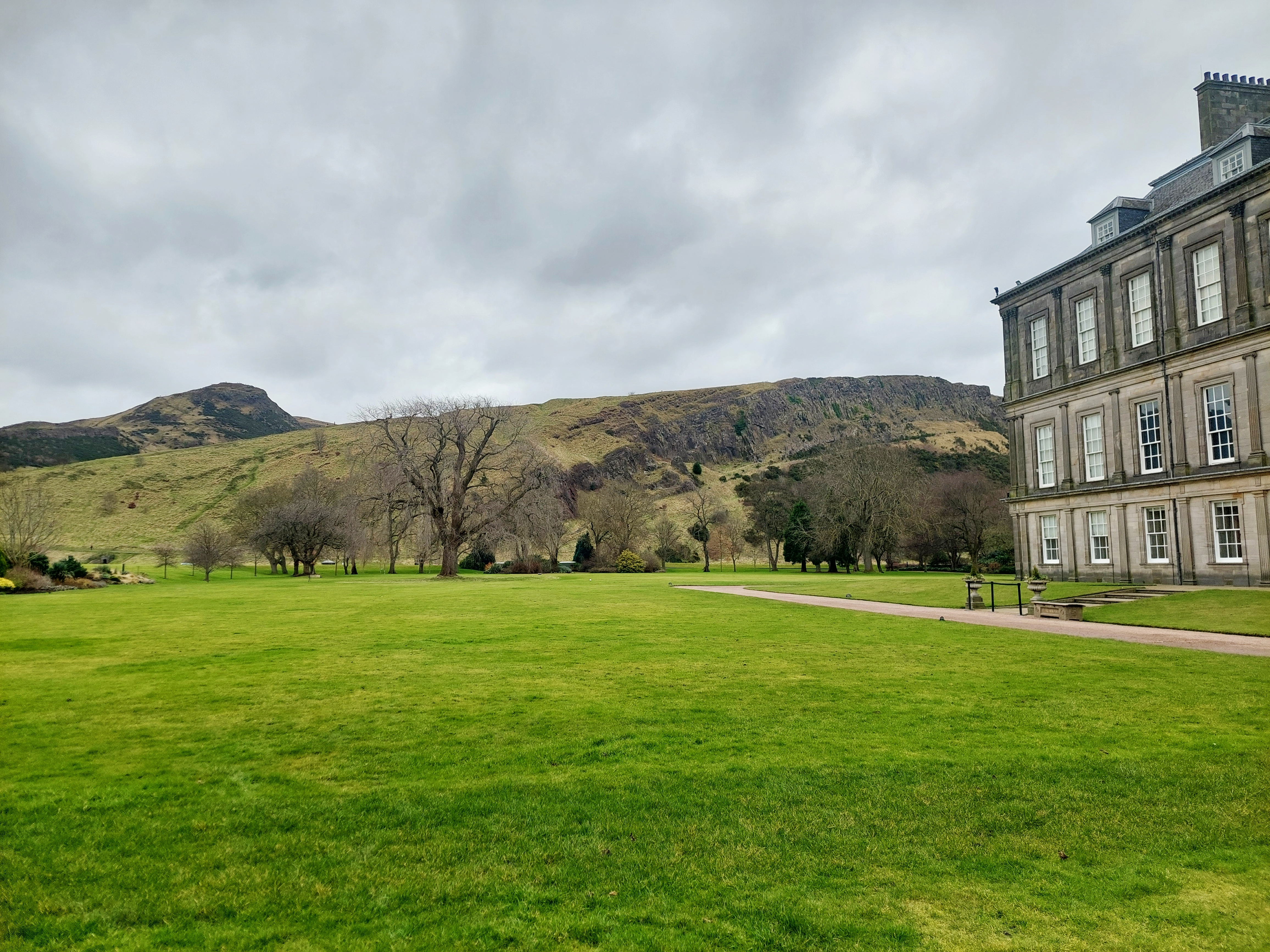 Visitor's Guide to Edinburgh's Palace of Holyroodhouse