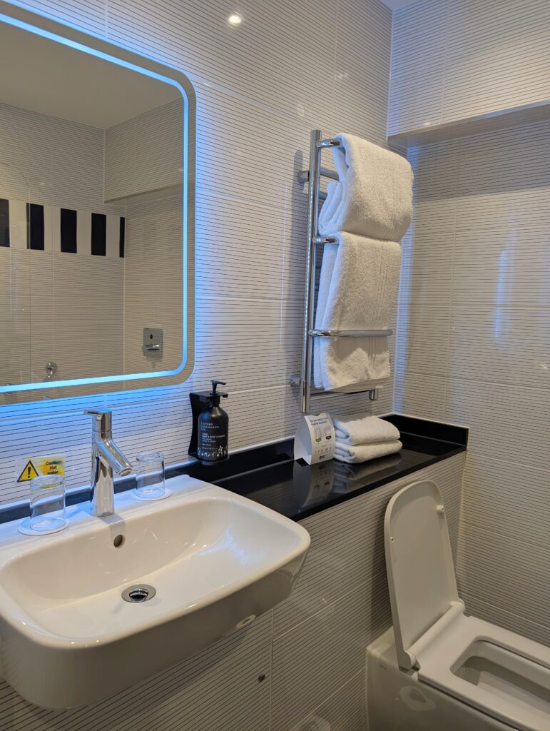 A Mother-Daughter London Adventure: Exploring the City, Hidden Gems, and Classic Favorites